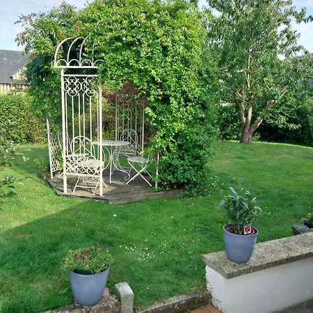 בית הארחה Le Jardin Des Lilas 3*